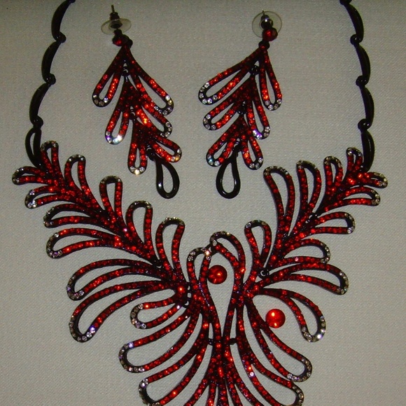 Rhinestone and Black Japanned Necklace and Earring - Picture 4 of 16